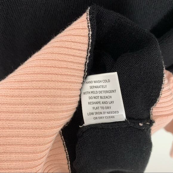 Evelyn & Arthur V-neck Collar Pullover Sweater - Picture 10 of 12